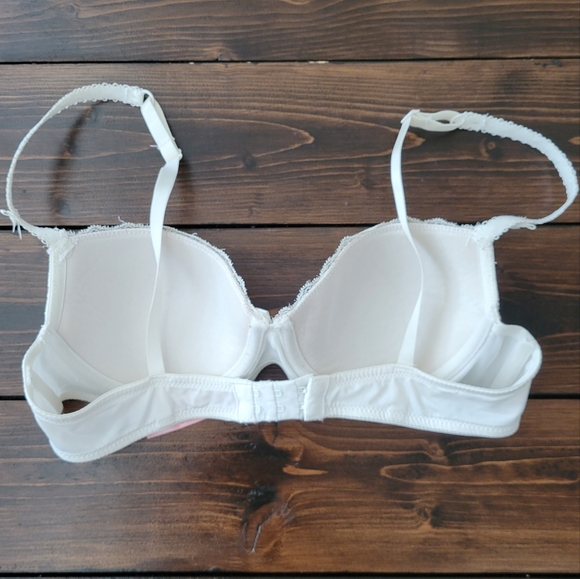 Hunkemöller Cream Lace Bra - Picture 2 of 5